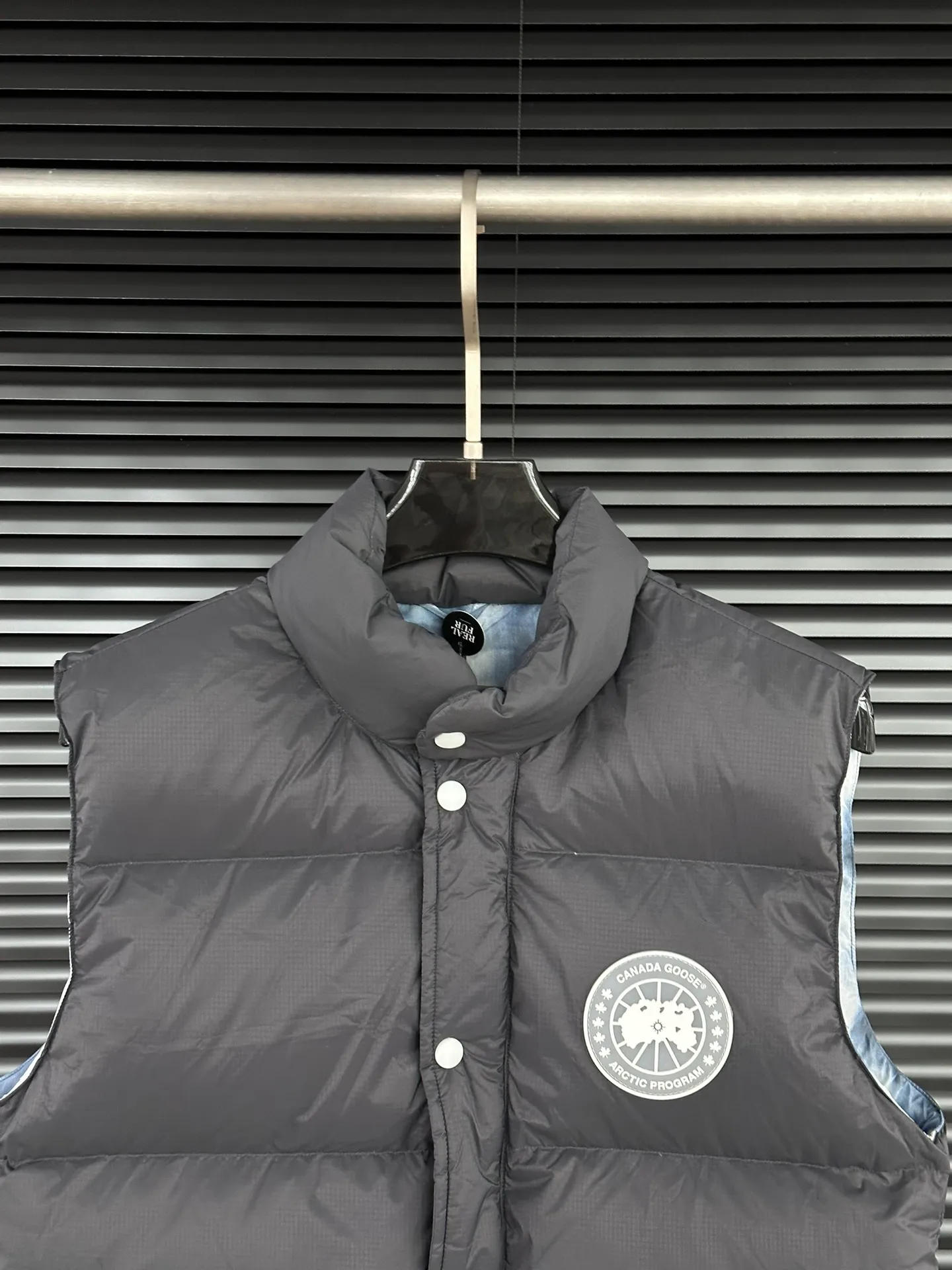 P400 【𝗖𝗮𝗻𝗮𝗱𝗮𝗴𝗼𝗼𝘀𝗲】/Canada Goose/White Label Glacier Down Vest/Graphite Gray